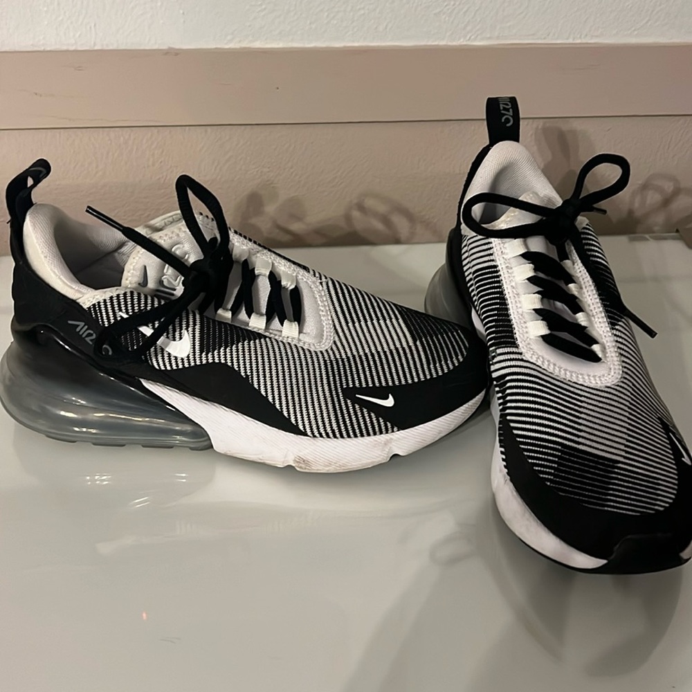 Nike Air270 black and white